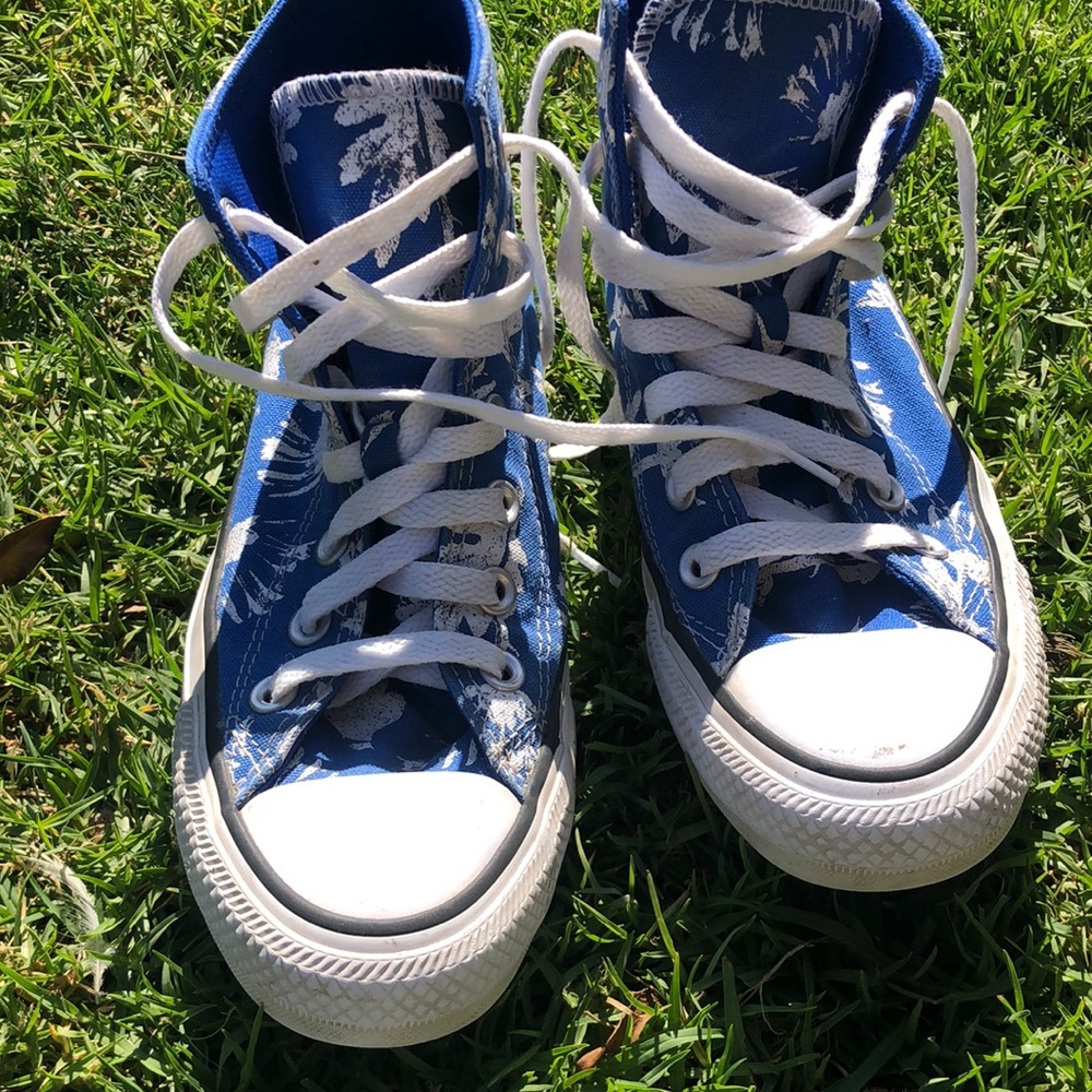 Converse women’s 6